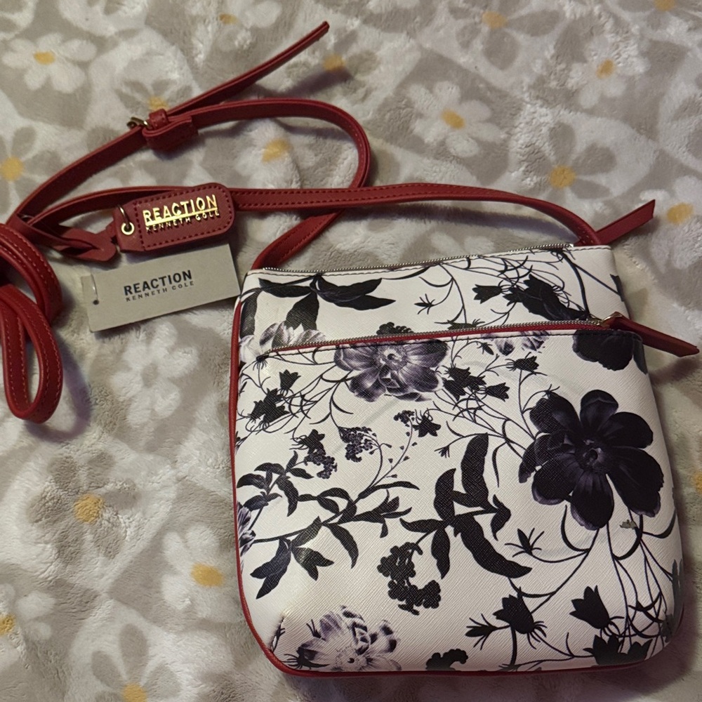 NWTKenneth Cole Reaction Women's Floral Crossbody Bag Black White Red Botanical